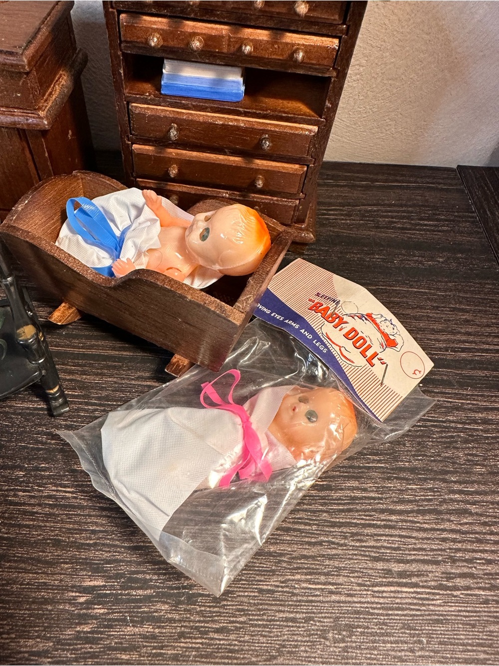 Doll house furniture - Picture 3 of 15